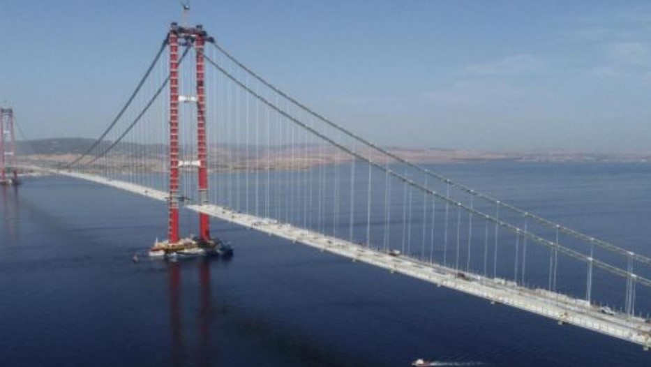 Турският президент Реджеп Тайип Ердоган откри днес моста Чанаккале 1915